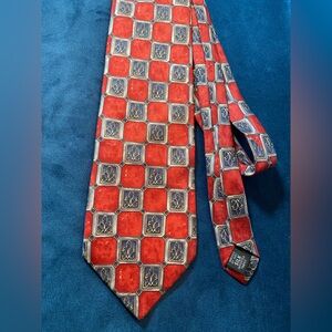 Graham & Lockwood, London England men’s tie. 100% silk, beautiful fabric.